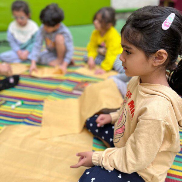 اهدای کتاب در روز کتابخوانی