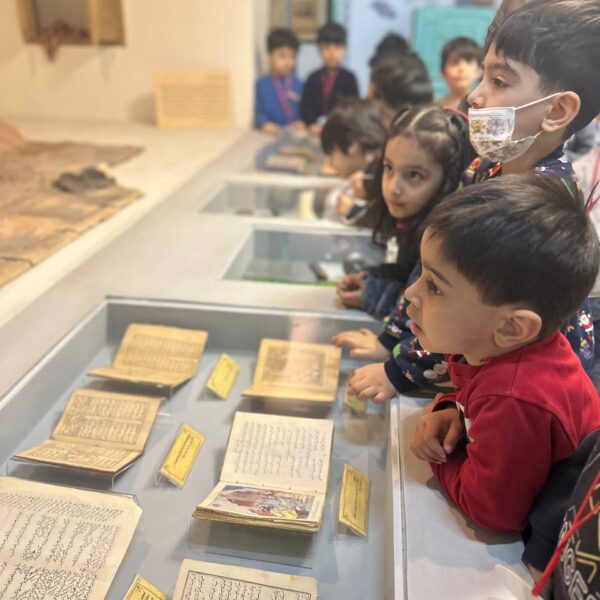 کودکان در موزه