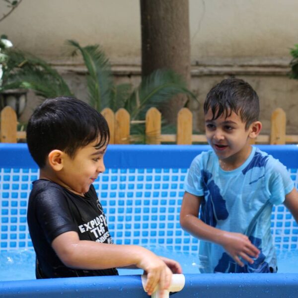 آب بازی کودکان