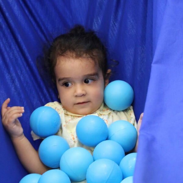 آموزش رنگ آبی به کودکان