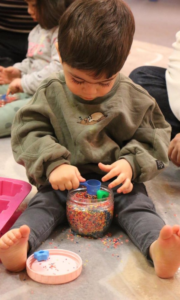 چرا کودکم چهار دست و پا راه نمی‌رود؟