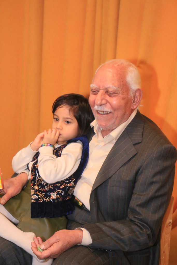 یلدا با پدربزرگ